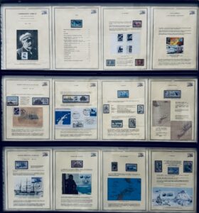 Panneau d'exposition 1 fait par Madeleine HENRY de l'Association Philatélique de Nevers. © Studio E.R.E.